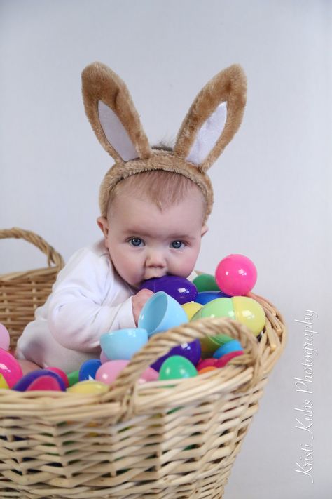 5 Months Easter Egg Baby Picture www.kristikubs.com Easter Photo Shoot Baby, Baby Photo Shoot Ideas, Baby Easter Pictures, Easter Baby Photos, Egg Baby, Easter Photoshoot, Baby Photo Shoot, Eggs For Baby, Milestone Pictures