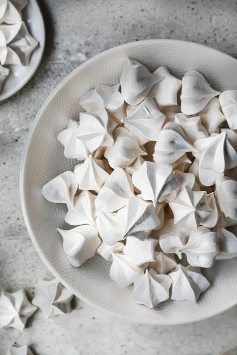 Swiss Meringue Cookies (Meringue Kisses) - Belula Merengue Kisses, Swiss Meringue Cookies, Meringue Kisses Recipe, Making Meringue, Cookies Meringue, Meringue Cookies Recipe, Meringue Cookie, How To Make Meringue, Meringue Cookie Recipe