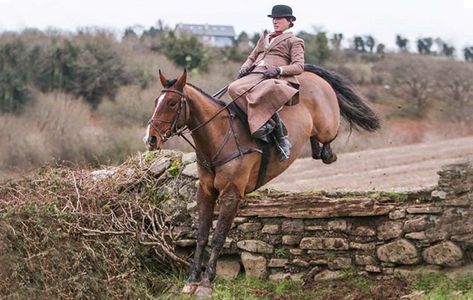 A lovely picture of OLS Flying Vision crossing the Kilkenny Hunt country in January Sidesaddle Riding, Hunt Seat, Female Hunter, Side Saddle, Horse Rescue, Wild Country, Hunting Women, Star Stable, Fox Hunting