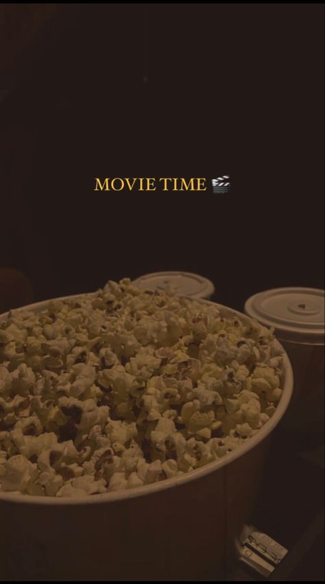 Cool Wallpapers Music, Movie Night Photography, Movie Theater Aesthetic, Dark Room Photography, Movie Theater Popcorn, Movie Popcorn, Food Captions, Popcorn Party, Cute Blue Wallpaper