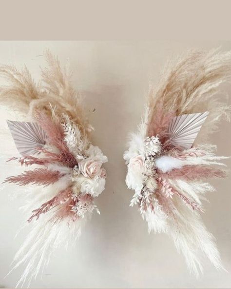 Pampas Wings, Wings Wall Art, Esthetician Room Decor, Decoration Restaurant, Lavender Aesthetic, Beauty Room Decor, Diy Arrangements, Lash Room, Beauty Room Design