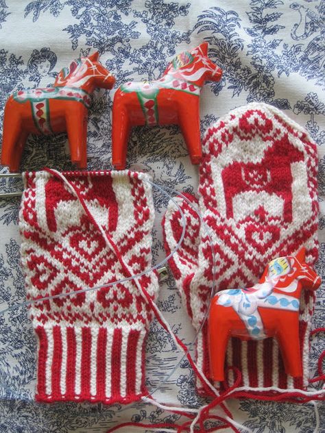 the vintage umbrella: dala horse mittens and a baby sweater Knitted Mittens Pattern, Newborn Clothing, Vintage Umbrella, Swedish Christmas, Dala Horse, Designer Baby, Mittens Pattern, Baby Sweater, Knitted Wit