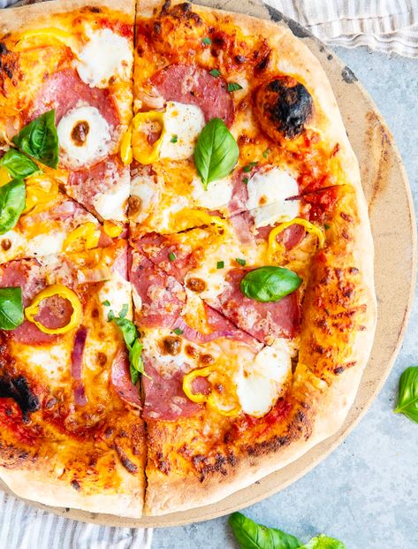 This delicious Salami pizza is a great easy recipe that everyone will love. It's topped with Italian salami, banana peppers, red onion, and lots of cheese and is a definite winner! Pizza With Banana Peppers, Banana Pepper Pizza, Pepper Pizza, Salami Recipes, Italian Salami, Salami Pizza, Homemade Marinara Sauce, Types Of Pizza, Banana Peppers