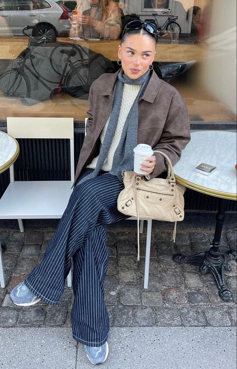 Grey Trench Coat Outfit Winter, Gray Trench Coat Outfit, Grey Scarf Outfit, Grey Trench Coat Outfit, Gray Scarf Outfit, Trench Coat Outfit Winter, Tokyo Winter, Uk Fits, Winter Coat Outfits