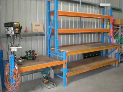 This workbench is extremely heavy duty as it is made from Pallet Racking.  A great way to store those big items and still have work space to use. Workbenches can be in found in sheds and warehouses.  http://www.racknstackwarehouse.com.au/products/cairns/workbenches/ Pallet Rack Workbench, Pallet Racking Ideas, Pallet Deck Diy, Warehouse Racking, Pallet Racking, Pallet Storage, Garage Loft, Warehouse Shelving, Garage Shed