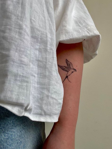 fine line minimal swallow tattoo bird sparrow f Wispy Lines Tattoo, Swallow Tattoo Leg, Swallow Bird Tattoo Fine Line, Minimal Sparrow Tattoo, Bird Tattoo Robin, Line Art Bird Tattoo, Swallow Line Tattoo, Bird Tattoo Aesthetic, Fine Line Sparrow Tattoo