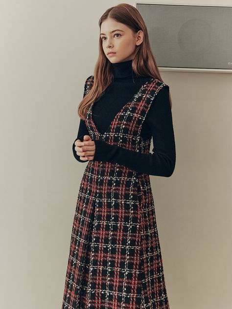 Tweed Jumper Dress, Dress With Sweater Underneath, Floral Winter Dress, French Christmas Outfit, Winter Dresses Aesthetic, Romantic Ingenue Style, Tweed Dress Winter, Fun Work Outfits, Dress With Sweater Over It