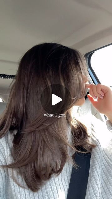 just kate 🫶🏼 on Instagram: "Nothing better than a fresh trim 💇🏻‍♀️

What I (always) ask for ↓

- trim ends off
- classic layers with 90s flair
- swooping curtain bangs 

and it never failsssss 🫶🏼

#haircut #layeredhaircut #hairtransformation #hairgoals #90shair" Soft Curtain Bangs Medium Hair, Long Side Bangs With Layers, Italian Lob Haircut, Face Framing Layers With Curtain Bangs, Face Framing Layers With Bangs Medium, Chin Length Curtain Bangs, Long Hair With Face Framing Layers, Side Swept Bangs With Layers, Medium Hair With Curtain Bangs