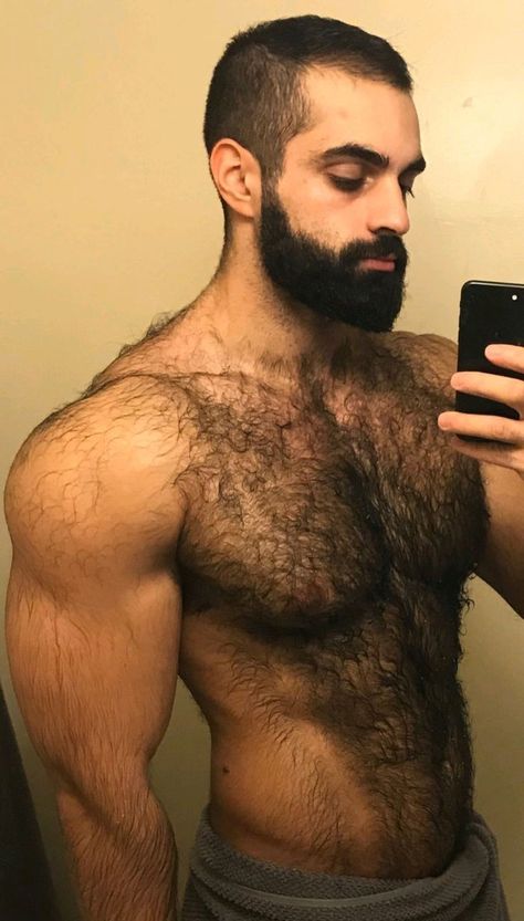 Handsome Bearded Men, Scruffy Men, Bear Men, Hair And Beard Styles, Muscle Men, Bearded Men, Persona, Bears, Express Yourself