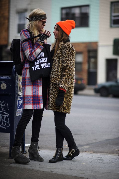 Photo Orange Beanie Outfit, Orange Beanie, Visual Notes, Leopard Coat, Red Beanie, Leopard Jacket, Leopard Print Coat, 90's Grunge, Hip Hop Outfits