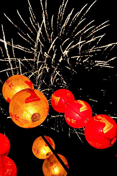 #Fireworks display at the Chu Un Temple #Chinese New Year Lunar New Year Aesthetic, Temple Chinese, Chinese New Year Fireworks, Chinese Fireworks, Round Restaurant, Photography Gcse, Chinese New Year Eve, Aesthetic Status, Feng Shui Art