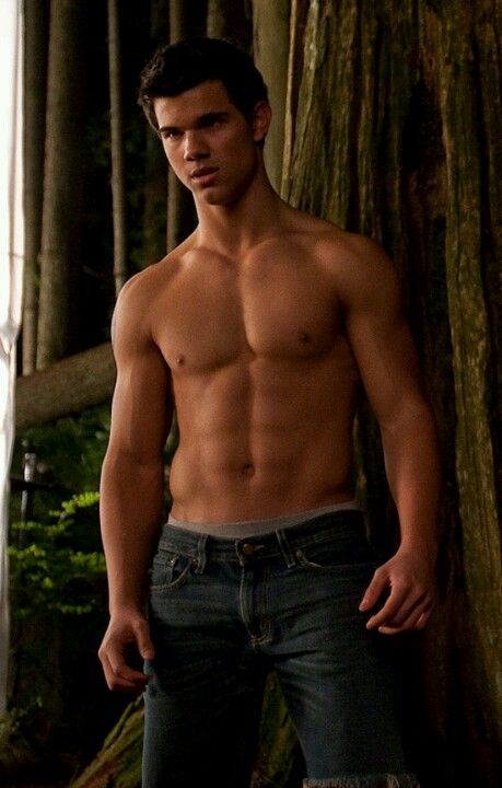 WHOOP WHOOP Taylor lautner so cute!!!!!!!! Jacob Black Wallpaper, Taylor Lautner Shirtless, Jacob Black Twilight, Team Jacob, Michael Bay, Hollywood Men, Twilight Movie, Taylor Lautner, Mtv Movie Awards