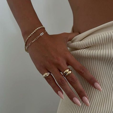 Gold Rings Inspo Aesthetic, Chunky Jewellery Aesthetic, Gold Ring Stack Chunky, Clean Girl Jewelry, Chunky Gold Jewelry, Preppy Jewelry, Jewelry Fashion Trends, Classy Jewelry, Jewelry Essentials