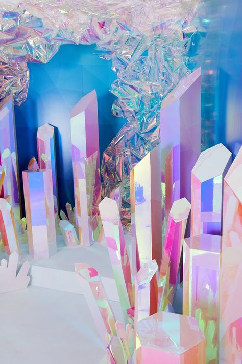 Iridescent Room Divider, Crystals Display Decor, Crystal Themed Birthday Party Decoration, Iridescent Party Ideas, Inside Out Party Decorations, Iridescent Party Decorations, Holographic Decor, Holo Aesthetic, Under The Stars Wedding