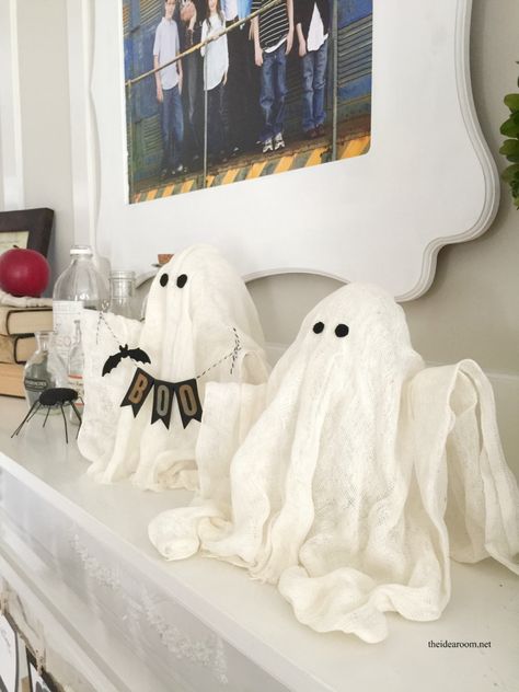 Diy Ghost Decoration, Diy Halloween Ghosts, Diy Ghost, Dekorasi Halloween, Mascaras Halloween, Halloween Ghost Decorations, Ghost Diy, Adornos Halloween, Idea Room