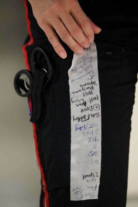 Lisa Covington, 44, a Life Flight nurse and paramedic, reviews her patient notes upon arrival at Memorial Hermann Hospital in the Medical Center on Friday, Aug. 19, 2011, in Houston. Photo: Mayra Beltran, Chronicle / ©️️ 2011 Houston Chronicle Paramedic Aesthetic, Emt Study, Flight Paramedic, Psychiatric Nurse Practitioner, Flight Nurse, Teacher Certification, Nurse Inspiration, Nurse Aesthetic, Emt Paramedic