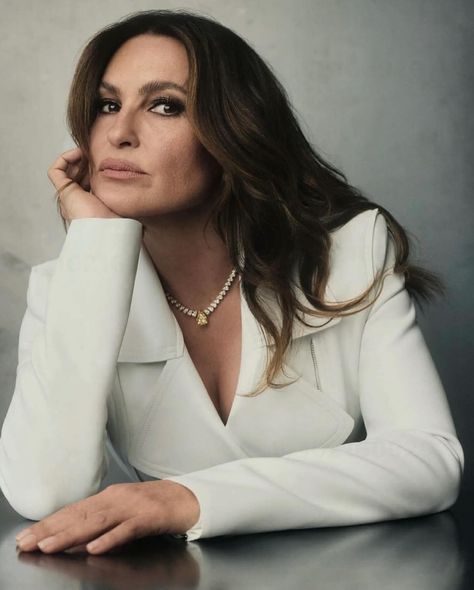 Vogue Greece @therealmariskahargitay English version. @voguegreece #hargitay #hargitayhermann #hargihair #hargitaysmile ##mariskahargitaybeautiful #beauty #gorgeous #mariskahargitayedit #mariskahermann #benson #oliviabenson #livbenson #captainbenson Stephanie March, Chris Meloni, Olivia Benson, Special Victims Unit, Law And Order Svu, Mariska Hargitay, Law And Order, Branding Photoshoot, Mom Kid