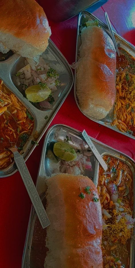 Misal Pav Snap, Misal Pav Photography, With Friends Snapchat, Friends Snapchat, Misal Pav, Indian Fast Food, Food With Friends, Hanuman Hd, Fake Friend