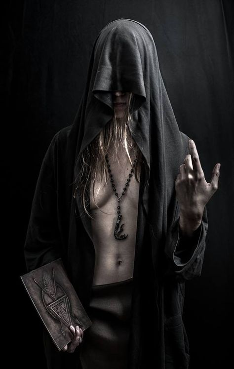 The young priestess of grand Architect. Female Grim Reaper, Dark Priestess, Wiccan Witch, Inner Demons, Visual Poetry, Dark Photography, Grim Reaper, Back To Black, Gothic Fashion