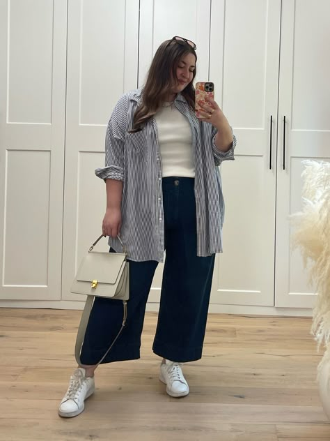 Classic Spring Outfits, Outfit Ideas For Curvy Women, Diana Dares, Wide Leg Jeans Plus Size, Casual Plus Size Outfits, Striped Boyfriend Shirt, Wide Leg Jeans Outfit, Stylish Plus Size Clothing, Plus Size Looks