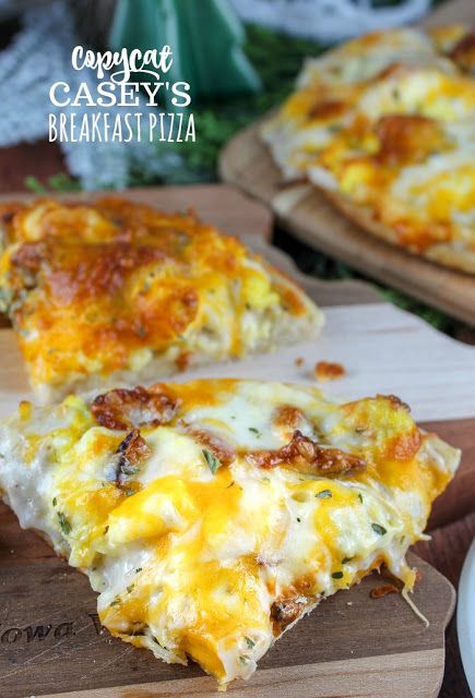 Caseys Breakfast Pizza, Pizza Lasagna, Pizza Vegana, Breakfast Pizza Recipe, Bacon Egg And Cheese, Cooking Bacon, Bacon Breakfast, Hash Brown, Breakfast Pizza