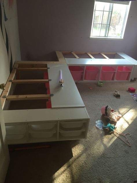 This week I finished a custom corner bed frame for my two daughters who share a room. (I still have to build the corner nightstand part) I was inspired by the Pottery Barn Corner-Bed-Frame in the picture below.   What you will need for this project: 2 IKEA Kallax Shelving… Twin Beds In Corner Of Room, Diy L Shaped Twin Beds, Corner Floor Bed Ideas, L Shaped Twin Beds Ideas Diy, Kallax Twin Bed Hack, L Shape Beds Twin Kids Rooms, L Shaped Beds Twin Shared Bedrooms, Corner Twin Beds Diy, L Shaped Twin Beds Ideas