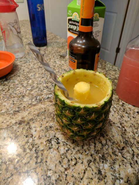 Drink In Pineapple Shell, Drink In Pineapple, Cocktails Made With Vodka, Vodka Punch, Make Step By Step, Peach Vodka, Punch Cocktails, Party Punch Recipes, Pineapple Drinks