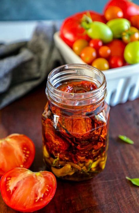 Smoked "Sun Dried" Tomatoes - Bonappeteach Smoked Tomatoes, Smoked Bbq, Bbq Grill Smoker, Bbq Recipe, Sun Dried Tomatoes, Smoked Food Recipes, Ripe Tomatoes, Plum Tomatoes, Dried Tomatoes