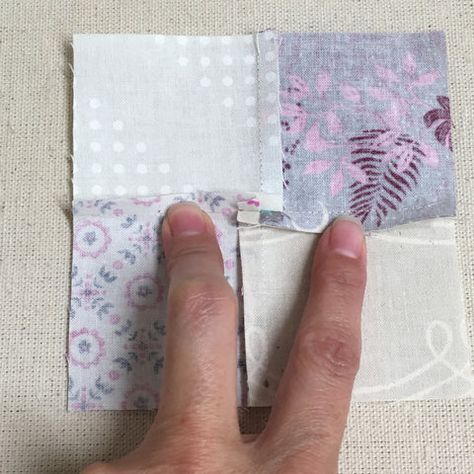 Y Seams Tutorial, How To Nest Seams In Quilting, Nesting Seams In Quilting, Hand Sewing Quilt Blocks, Pinwheel Quilt Block, Half Square Triangle Quilts Pattern, Quilting Methods, Triangle Quilt Pattern, Diy Sy