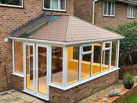 Large Conservatory Ideas, Cosy Conservatory Ideas, Conservatory Upgrade, Roof Decoration Ideas, Georgian Conservatory, Small Conservatory Interiors, Conservatory Extension Ideas, Small Conservatory Ideas, Patio Roof Extension Ideas