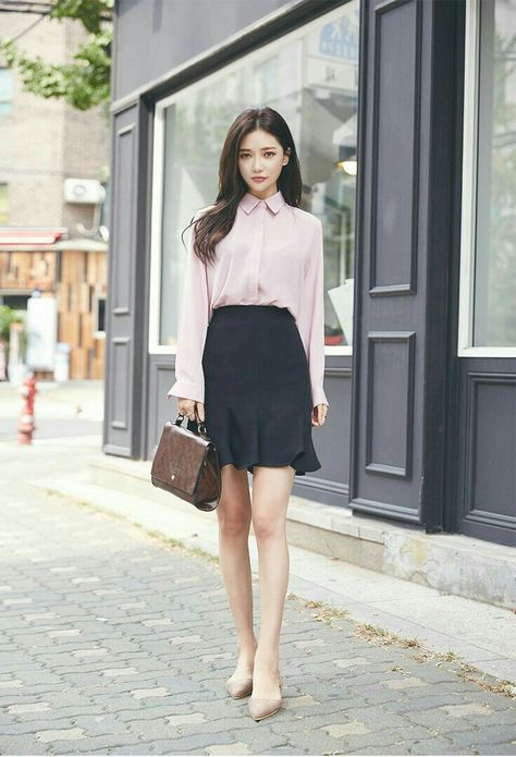 Teacher Outfits Korean Teacher Outfits, South Korean Fashion, Teacher Outfits High School, Korean Fashion Work, Sneaker Shop, Korean Fashion Summer, K Fashion, Womens Fashion Casual Spring, Womens Fashion Casual Summer