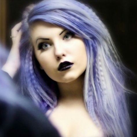 Amazing unique dyed hair. Feather like strands throughout. Love the light pastel color. Colour. Crimped Hair Short, Crimped Hair, Lilac Hair, Black Lipstick, Lavender Hair, Hair Cute, Scene Hair, Pastel Hair, Hair Envy