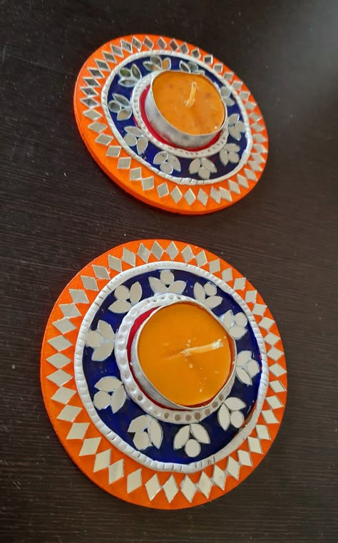 Lippan Art Diya Decoration, Lippan Art Pooja Thali, Navratri Lippan Art, Shubh Labh Lippan Art, Lippan Art For Diwali, Diwali Decoration Lights, Diwali Art, Aarti Thali, Diwali Gift Hampers