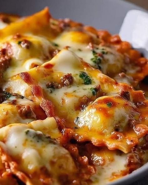 Million Dollar Ravioli, Ravioli Casserole, Easy Peasy Recipes, Ravioli Recipe, Hearty Casseroles, Cheese Ravioli, Ground Turkey Recipes, How To Cook Sausage, Spaghetti Sauce