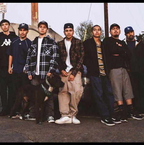 90s Chicano Style, Tupac Outfits, Takuache Outfits Guys, Gangster Outfit, Gangster Style, Estilo Cholo, Chicana Style, Outfits 2000s