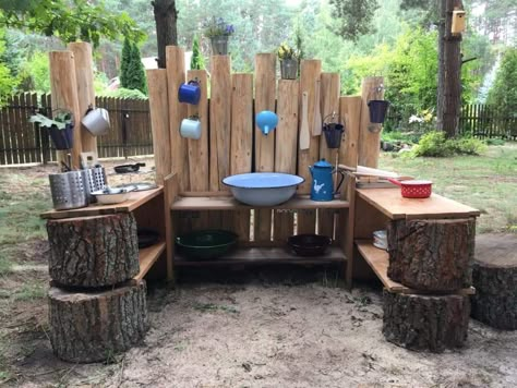 Natural Backyard Playspace, Montessori Outdoor Environment Natural Playgrounds, Forest School Outdoor Area, Natural Mud Kitchen, Natural Playground In The Woods, Outdoor Play 12 Months, Forest Playground Diy, Woods Play Area, Forest School Area Ideas