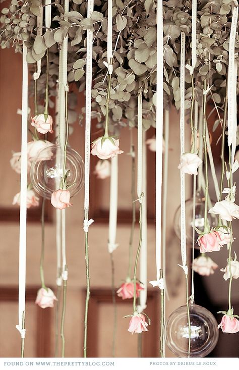 Hanging flowers Decoration Vitrine, Rustic Wedding Decorations, Deco Champetre, Diy Event, Romantic Mood, Hanging Flowers, Mod Wedding, The Ceiling, Wedding Deco