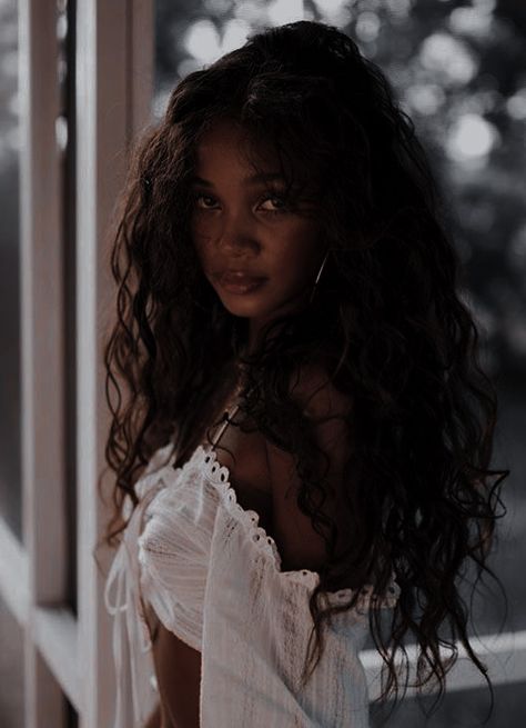 Spanish Female Models, Feyre Faceclaim, Black Hair Brown Girl, Black Character Aesthetic, Female Character Inspiration Black, Vintage Black Glamour Aesthetic, Mexican Face Claim Female, Black Female Character Inspiration, Black Faceclaims Female