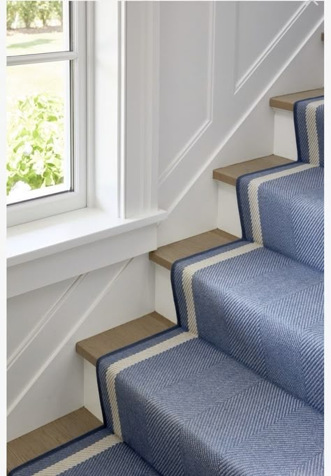 Beach House Stairs, Blue And White Color Scheme, White Color Scheme, Carpet Staircase, Staircase Runner, House Mediterranean, Nantucket Home, Cape House, Beach House Interior