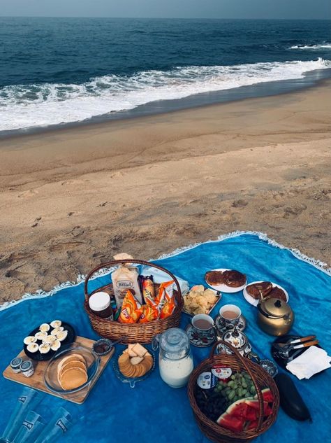 Breakfast On The Beach, Visualization Board, Beach Breakfast, Food Shots, Breakfast Photography, Beach Side, Visual Board, Beach View, Restaurant Recipes