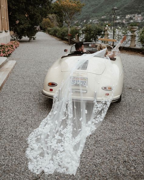 Old Money Italy Wedding, Vintage Luxury Wedding, Wedding Cars Vintage, Italian Vintage Wedding, Italian Wedding Vibes, Monaco Wedding Aesthetic, Small Details For Wedding, The Wed, Wedding Italian Style