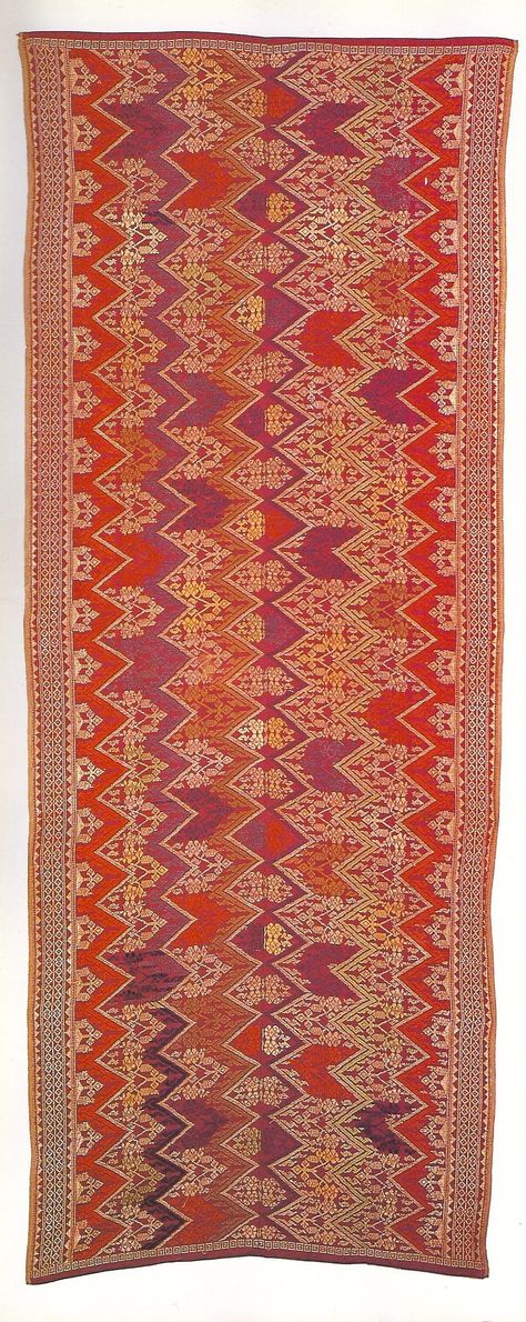 Silk songket sarong from Bali Indonesian Pattern, Indonesian Textiles, Batik Patterns, Indonesia Traditional, Indonesian Heritage, Traditional Textiles, Ethnic Pattern Design, Asian Textiles, Bali Lombok