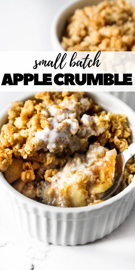 Apple Crumble Recipe Easy, Crumble Recipes, Fruits Dessert, Apple Crumble Recipe, Recipe For 1, Small Batch Baking, Caramelised Apples, Dessert Fruit, Apple Dessert Recipes