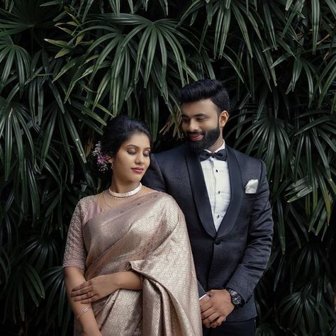 Tamil Christian Wedding, Christian Wedding Poses, Kerala Christian Wedding, Engagement Portraits Poses, Indian Wedding Couple Photography, Christian Couples, Engagement Photography Poses, Pre Wedding Shoot Ideas, Indian Wedding Couple