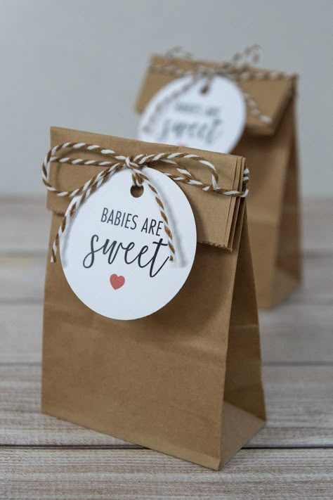 FREE Baby Shower Printable Gift Tags for Favor Packaging. Babies Are Sweet Tags. Candy / Cupcake / Cookie Bag Tags. #packaging #babyshower Baby Gift Tags, Diy Gift Tags, Baby Shower Gift Bags, Idee Babyshower, Free Printable Gifts, Free Printable Tags, Free Printable Gift Tags, Free Baby Shower, Handmade Packaging