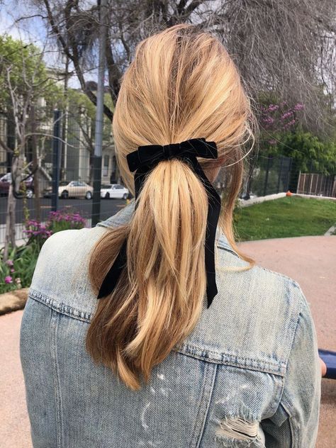 Chic Ponytail, Bow Ponytail, Ponytail Hairstyles Easy, Black Velvet Bow, Feed In Braid, Athletic Hairstyles, Black Hairstyles, French Barrette, Velvet Bow