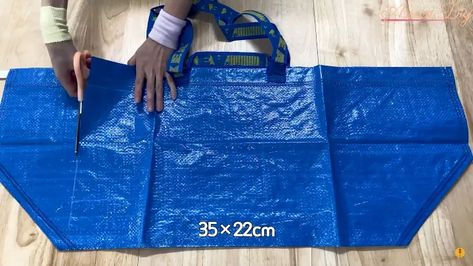 You’ve Never Seen an IKEA Bag Quite Like This | Upstyle Ikea Bag Pattern, Ikea Bag, Reuse Ideas, Ikea Shopping, Ikea Ideas, Origami Bag, Feed Bags, Cute Purse, How To Make Purses