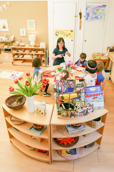 Enhance your Montessori environment with the calming curves of these purpose-designed display  shelves Montessori Library Ideas, Kindergarten Montessori Classroom, Montessori Care Of Environment, Eyfs Montessori Classroom, Montessori Kindergarten Classroom Design, Montesorri Classroom Ideas, Montessori Classroom Layout Preschool, Montessori Classroom Ideas, Preschool Montessori Classroom