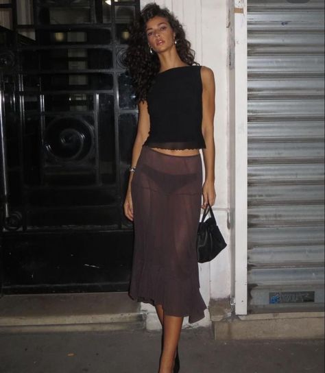 Looks Pinterest, Brown Skirt, Cooler Look, Monica Bellucci, Night Out Outfit, Summer 24, Summer Fits, Carrie Bradshaw, Going Out Outfits