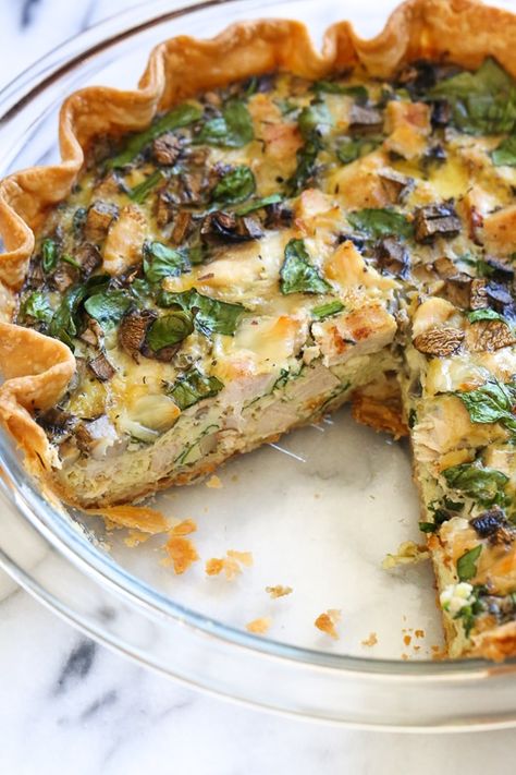 Chicken Quiche, Broccoli Cheddar Quiche, Spinach And Mushrooms, Savory Tarts, Mushroom Quiche, Store Bought Pie Crust, Quiche Recipes Easy, Refrigerated Pie Crust, Diner Recept